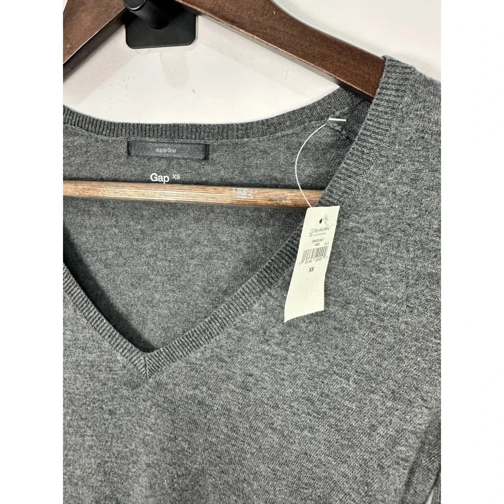 Gap Superfine Pullover Sweater Cotton Gray V Neck  Minimalist Womens Size XS nwt